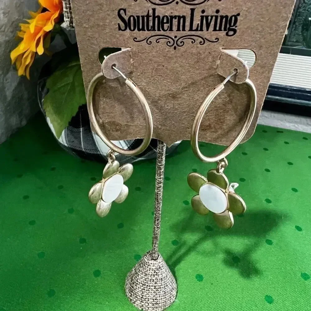 NWT Southern Living Gold Hoops with White & Gold Flower #J3